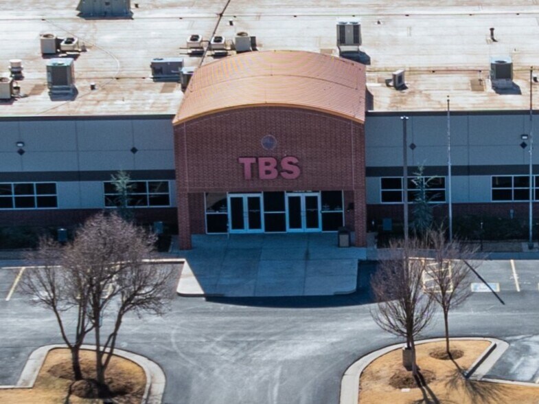7800 NW 85th Ter, Oklahoma City, OK à louer - Photo du bâtiment - Image 2 de 10
