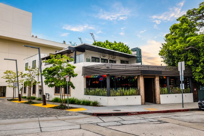Plus de détails pour 616 N Robertson Blvd, West Hollywood, CA - Commerce de détail à vendre