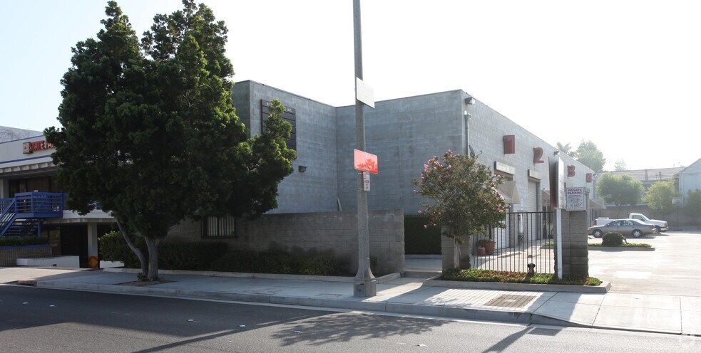 990-1010 S Arroyo Pky, Pasadena, CA à louer - Photo du bâtiment - Image 3 de 5