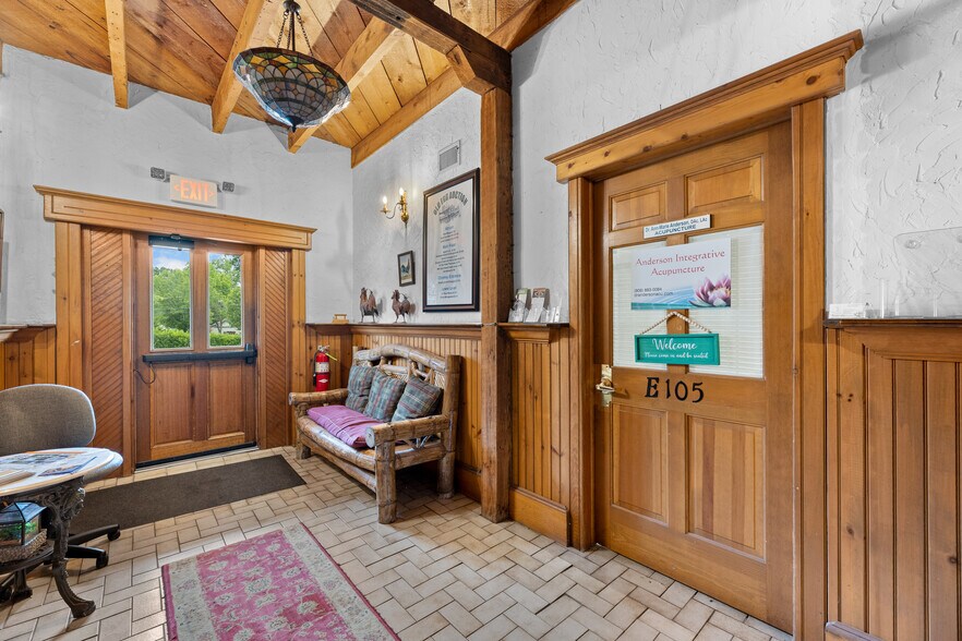 84 Park Ave, Flemington, NJ à louer - Photo du bâtiment - Image 3 de 50