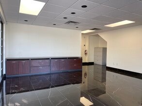 4611 No. 6 Rd, Richmond, BC à louer Photo intérieure- Image 2 de 10