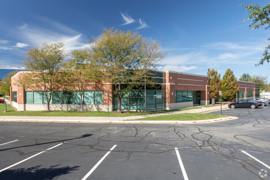 3928 Pender Dr, Fairfax, VA à louer - Photo du bâtiment - Image 3 de 5