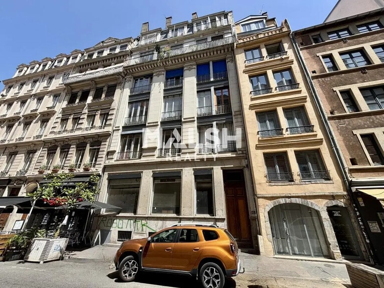 Office in Lyon for lease - Building Photo - Image 1 of 8
