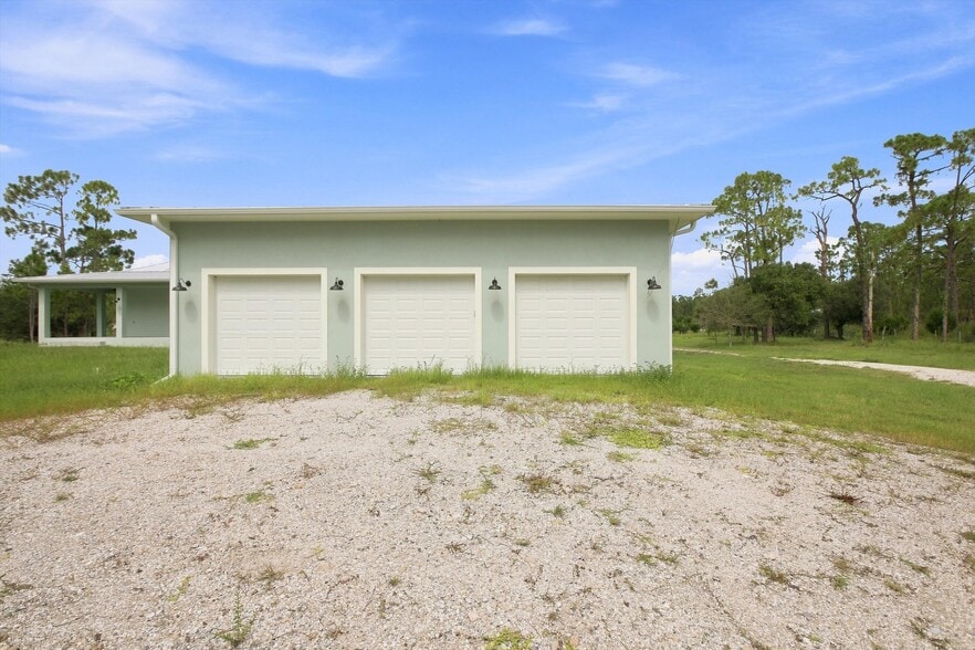 8146 Tropicaire Blvd, North Port, FL for sale - Building Photo - Image 3 of 12