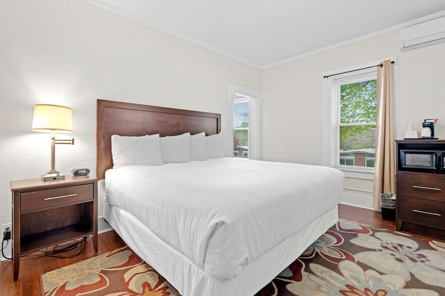 612 N Lakeshore Dr, Ludington, MI à vendre - Photo du bâtiment - Image 3 de 96