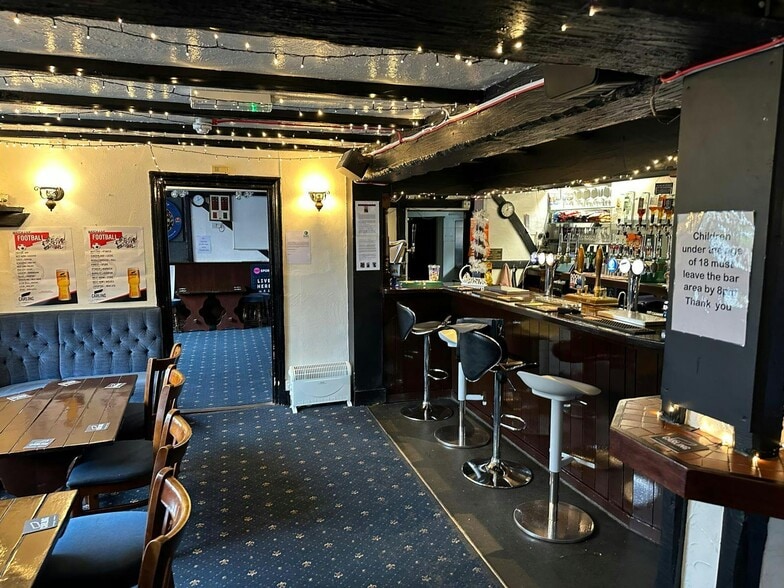 Vigo Ln, Yateley for sale - Building Photo - Image 2 of 5