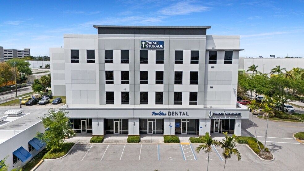 2401 W Broward Blvd, Fort Lauderdale, FL à louer - Photo du bâtiment - Image 2 de 11