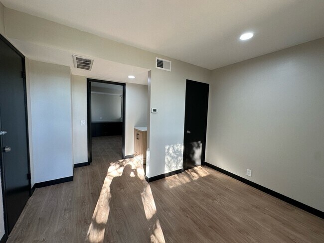 Plus de détails pour 1825 N Oxnard Blvd, Oxnard, CA - Bureau à louer