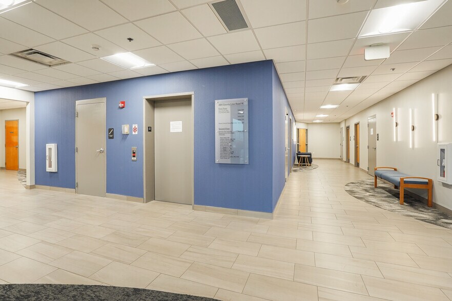 484 County Line Rd W, Westerville, OH à louer - Photo intérieure - Image 3 de 24