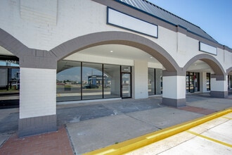 1010-1050 N Flood Ave, Norman, OK for lease Interior Photo- Image 2 of 22