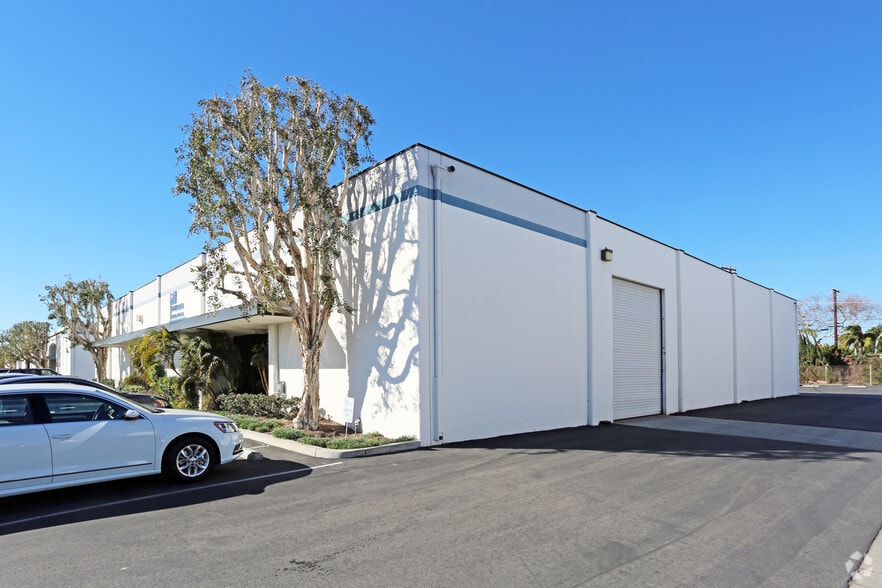 167-169 E Freedom Ave, Anaheim, CA for lease - Building Photo - Image 2 of 7