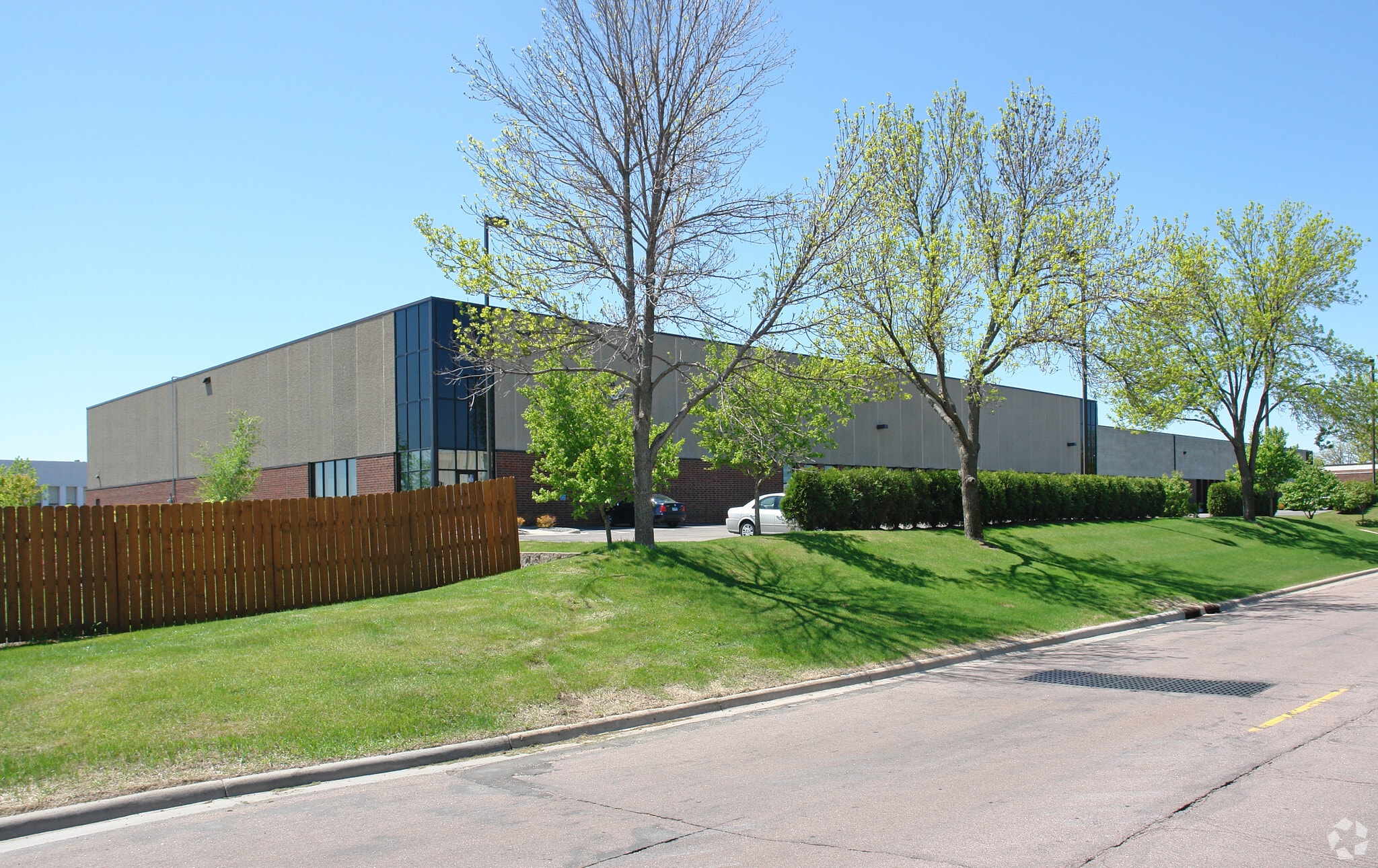 9601 Newton Ave S, Bloomington, MN for lease Primary Photo- Image 1 of 4
