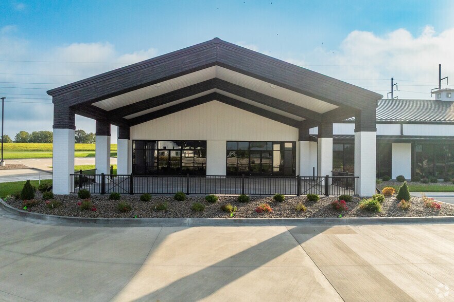 124 Ernest R. Kouma Blvd, Radcliff, KY à louer - Photo du bâtiment - Image 3 de 25