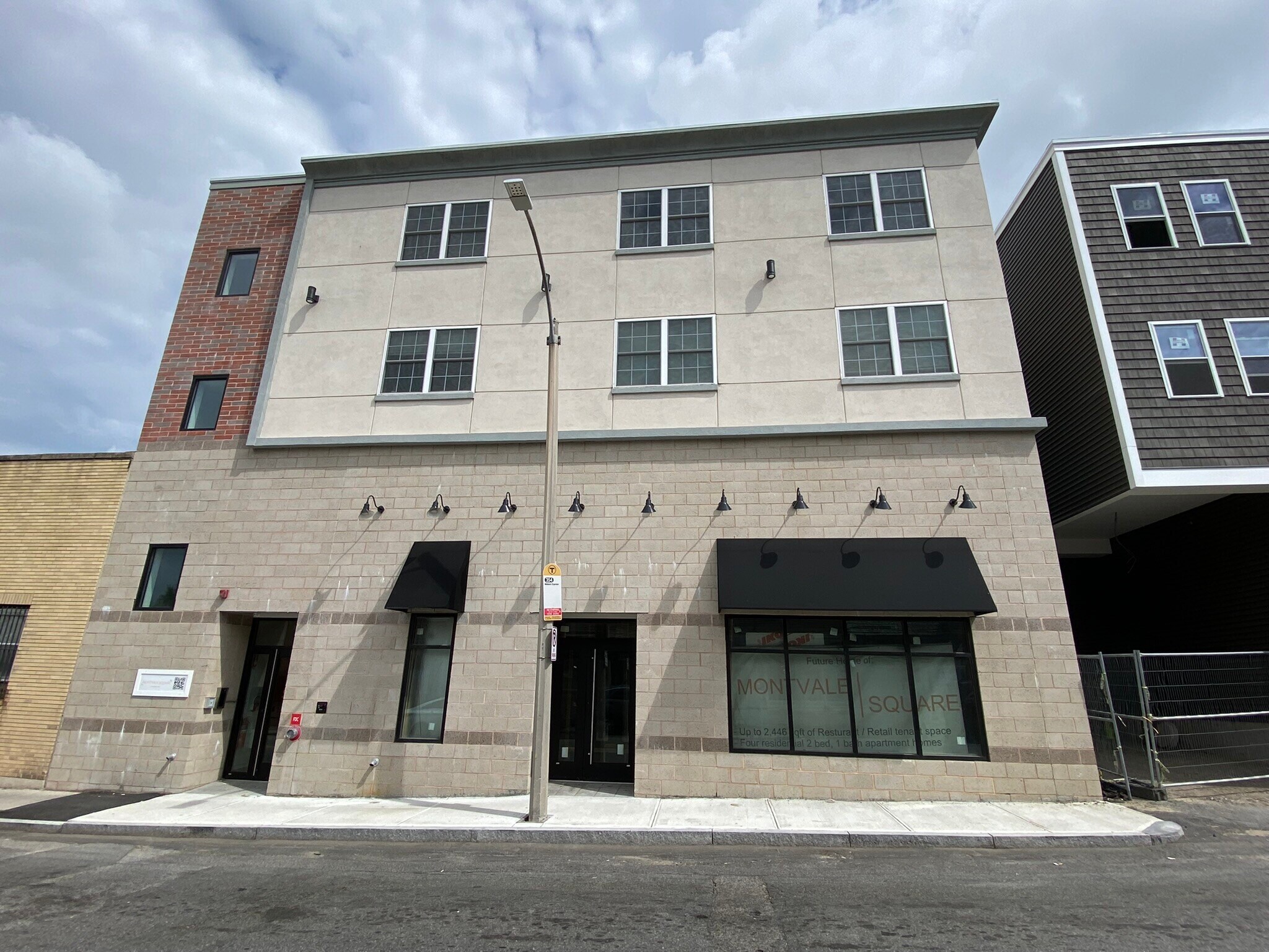 4 Montvale Ave, Woburn, MA à vendre Photo du bâtiment- Image 1 de 1