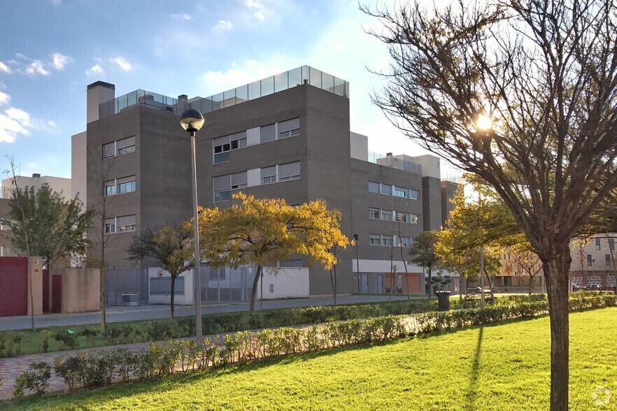 Paseo de la Tolerancia, 2, Torrejón de Ardoz, Madrid à louer - Photo du bâtiment - Image 2 de 2