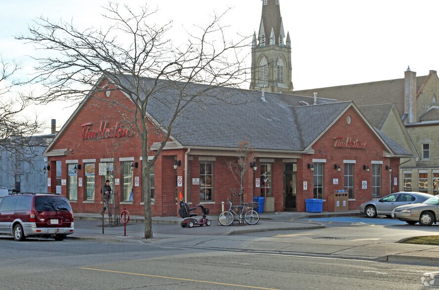 13-23 Athol St W, Oshawa, ON à vendre - Photo du bâtiment - Image 2 de 2