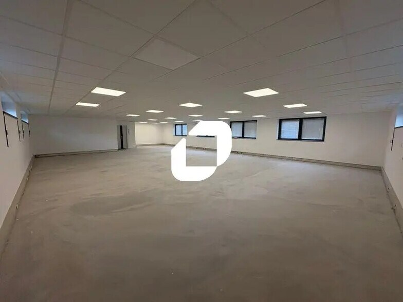 Office in Saint-Germain-en-Laye for lease - Building Photo - Image 3 of 20