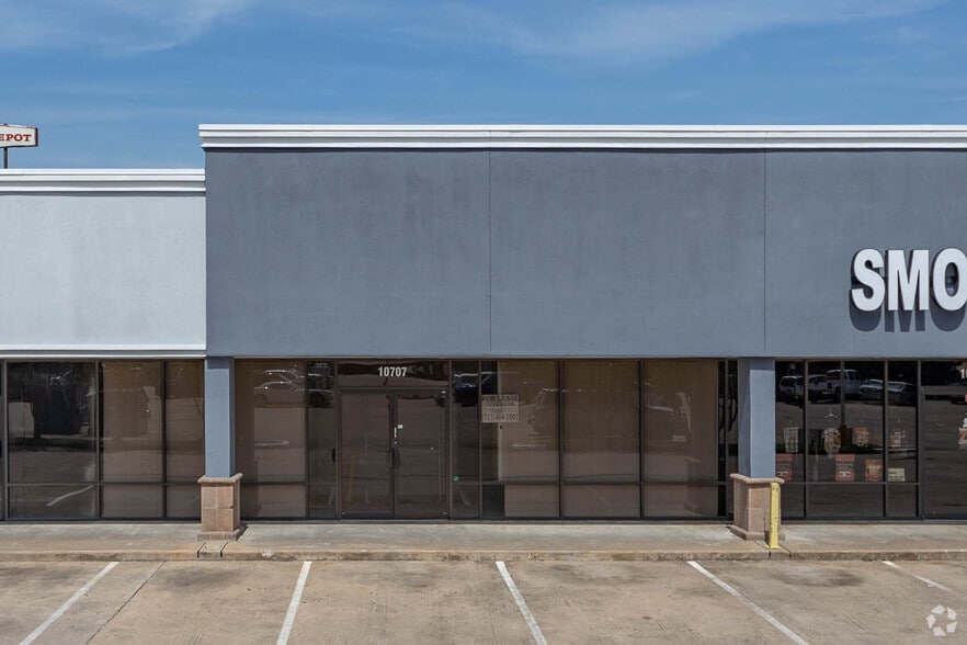 10703-10765 Gulf Fwy, Houston, TX for lease - Building Photo - Image 2 of 8