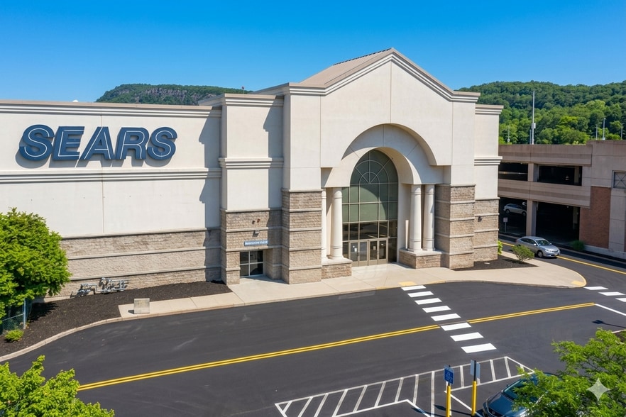470 Lewis Ave, Meriden, CT for sale - Building Photo - Image 2 of 3