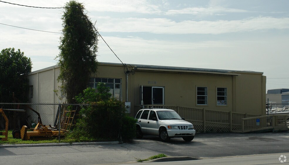 2119 Fowler St, Fort Myers, FL à vendre - Photo du bâtiment - Image 2 de 10