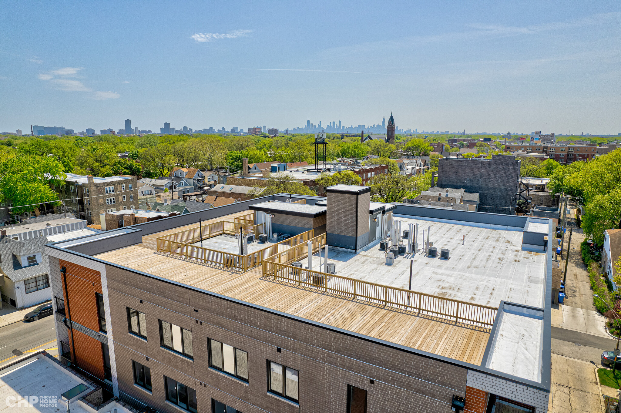 2402 W Carmen Ave, Chicago, IL à vendre Photo du bâtiment- Image 1 de 1