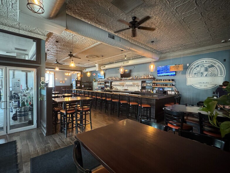 7434 Village Center Dr, O'Fallon, MO à vendre - Photo du bâtiment - Image 2 de 29