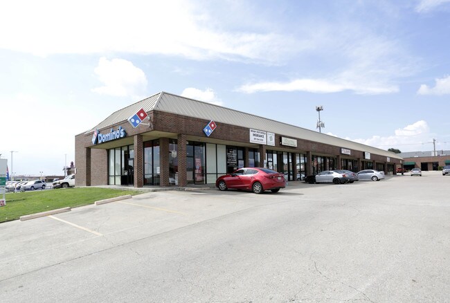 Plus de détails pour 8808 Camp Bowie Blvd W, Fort Worth, TX - Commerce de détail à louer