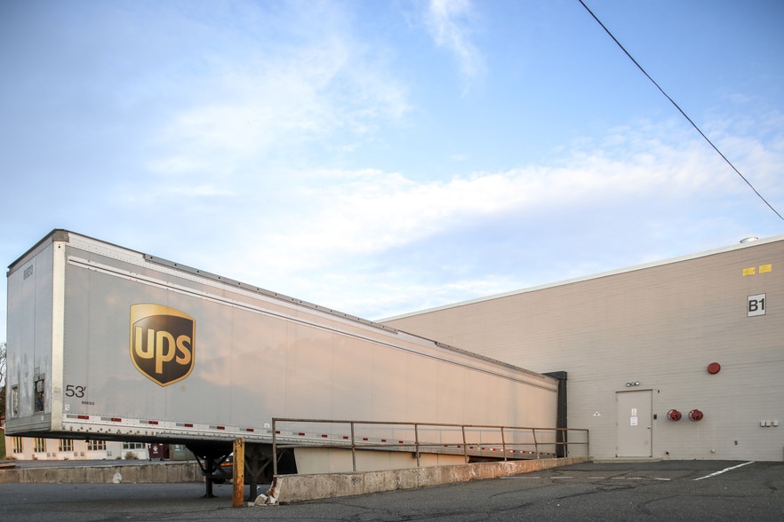 415 Hamburg Tpke, Wayne, NJ for lease - Building Photo - Image 3 of 3