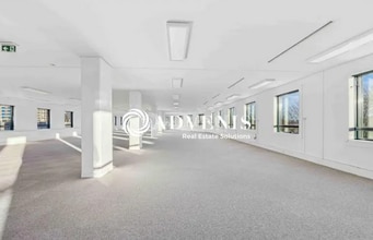 Office in Noisy-le-Grand for lease Interior Photo- Image 2 of 3