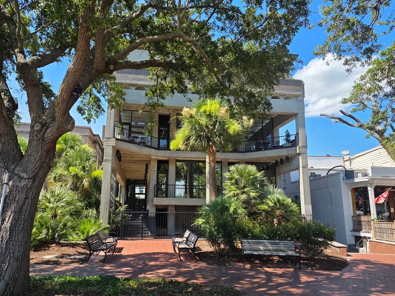 916 Bay St, Beaufort, SC for sale - Building Photo - Image 2 of 52