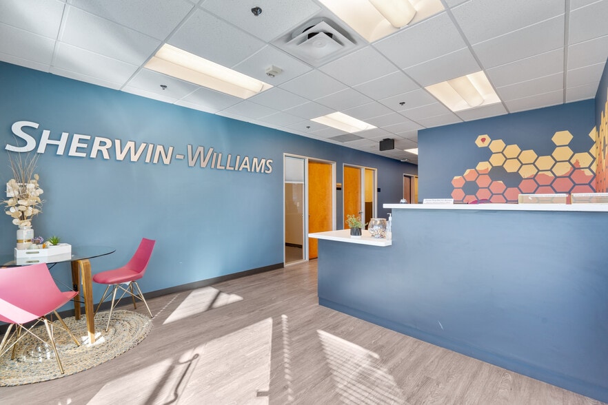 Whispering Wind Corporate Center portfolio of 2 properties for sale on LoopNet.ca - Interior Photo - Image 2 of 10
