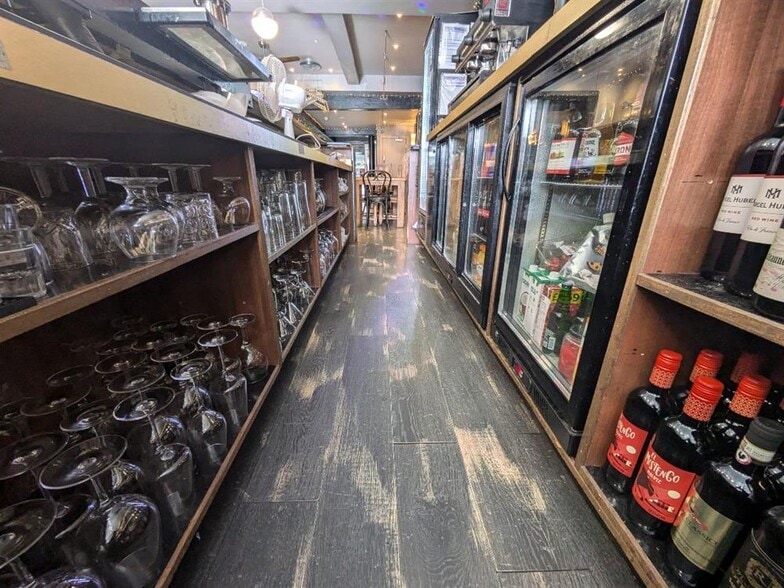 188 Whitchurch Rd, Cardiff for sale - Interior Photo - Image 3 of 47