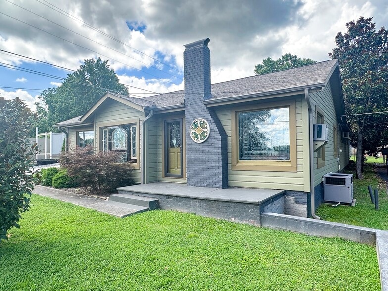 116 Oakwood Ave NW, Huntsville, AL for sale - Building Photo - Image 1 of 5