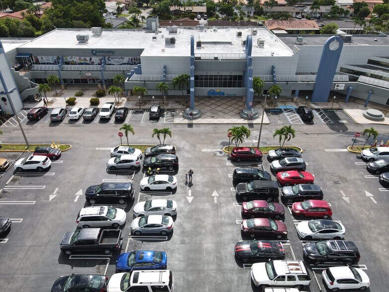 1601-1695 SW 107th Ave, Miami, FL à louer - Photo du bâtiment - Image 3 de 7