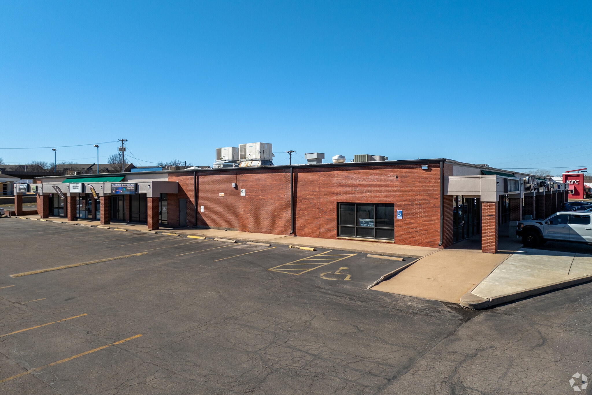 6249 E 21st St, Wichita, KS for lease Primary Photo- Image 1 of 21