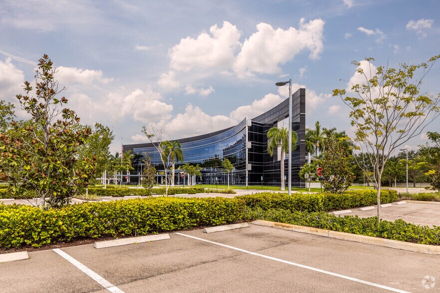 1905 NW Corporate Blvd, Boca Raton, FL à louer - Photo du bâtiment - Image 3 de 11