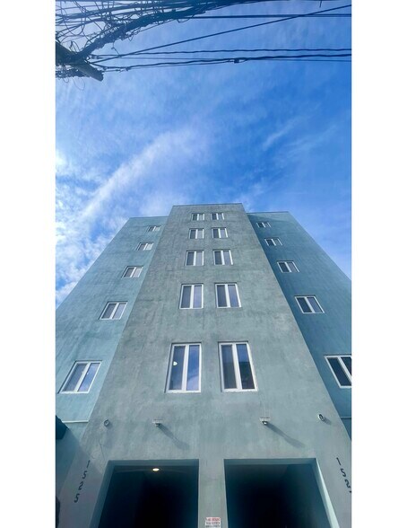 1525-1527 Bryant Ave, Bronx, NY à louer - Photo du bâtiment - Image 3 de 12
