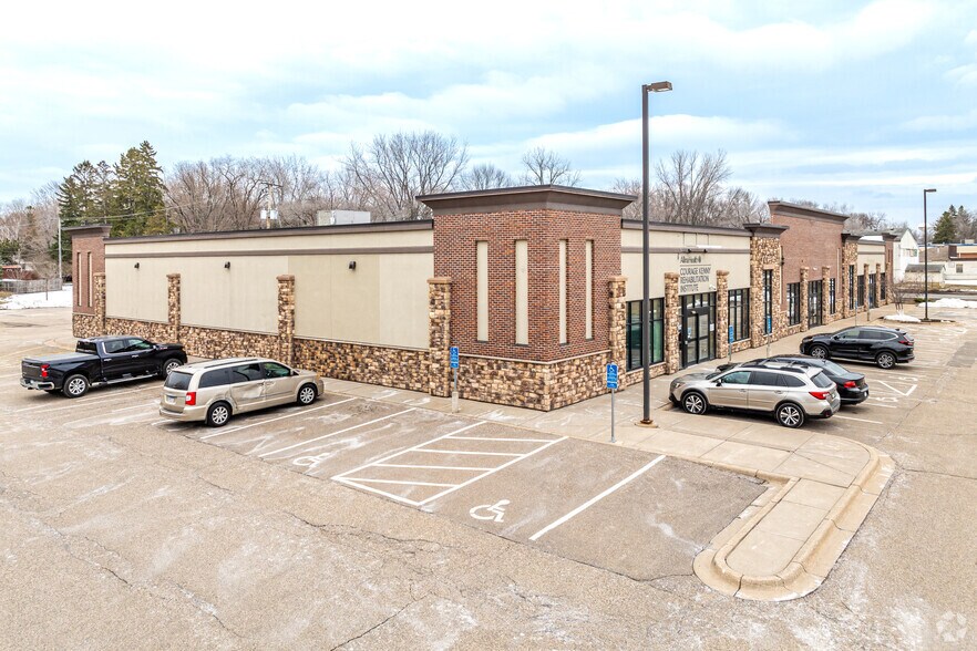 1467 Lake St, Forest Lake, MN for lease - Primary Photo - Image 1 of 9