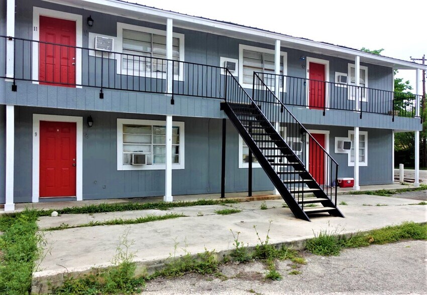 321 Blanks St, Seguin, TX à vendre - Photo du bâtiment - Image 3 de 24