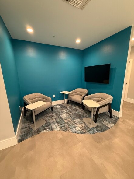 3602 Colonial Ct, Fort Myers, FL à louer - Photo intérieure - Image 2 de 24