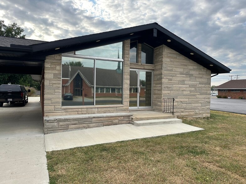 1011 N 8th St, Vandalia, IL for lease - Primary Photo - Image 1 of 7