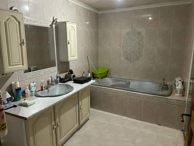 Local d'activités dans Cavaillon à vendre - Photo du bâtiment - Image 3 de 12