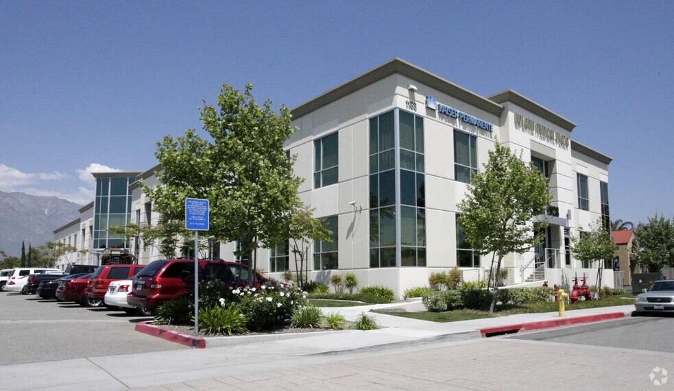 1183 E Foothill Blvd, Upland, CA à vendre - Photo du bâtiment - Image 2 de 11