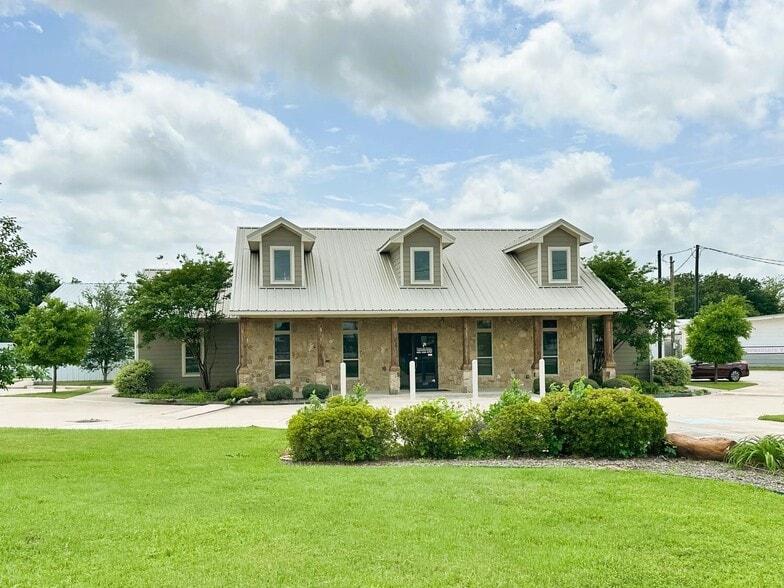 3209 Fort Worth Dr, Denton, TX à louer - Photo du bâtiment - Image 2 de 23