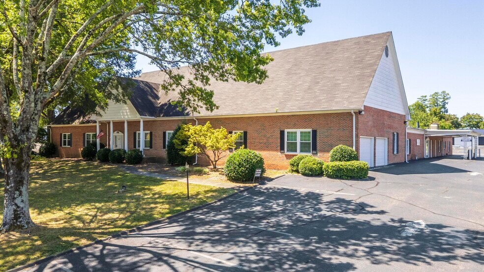 2415 N Ocoee St, Cleveland, TN à vendre - Photo du bâtiment - Image 2 de 31