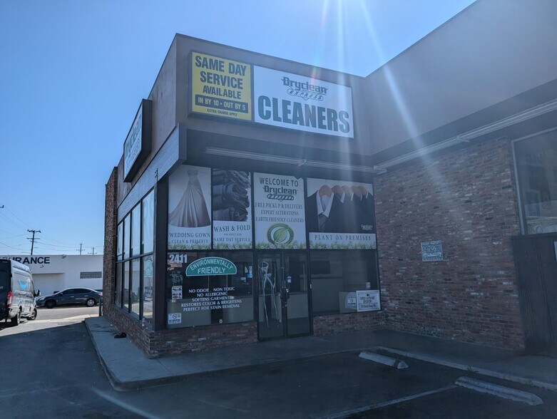 2411 N San Fernando Blvd, Burbank, CA à louer - Photo du bâtiment - Image 3 de 11