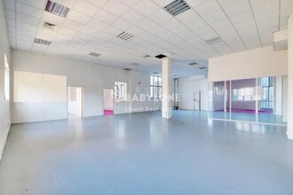 Office in Asnières-sur-Seine for lease Interior Photo- Image 2 of 5