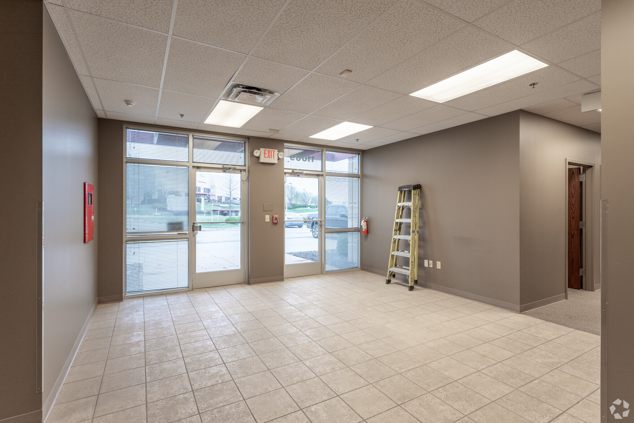 11025-11091 Strang Line Rd, Lenexa, KS for lease Interior Photo- Image 1 of 16