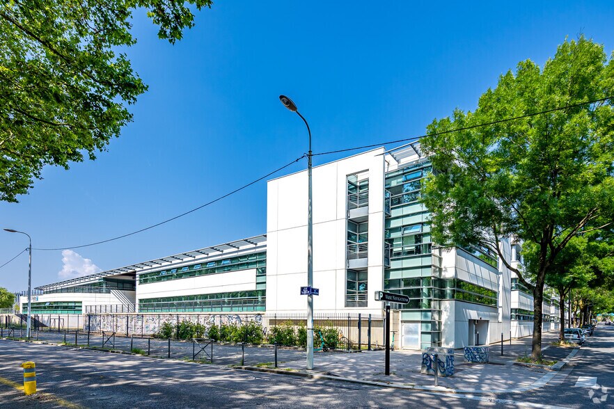 3 Place Giovanni Da Verrazzano, Lyon à louer - Photo du bâtiment - Image 3 de 25