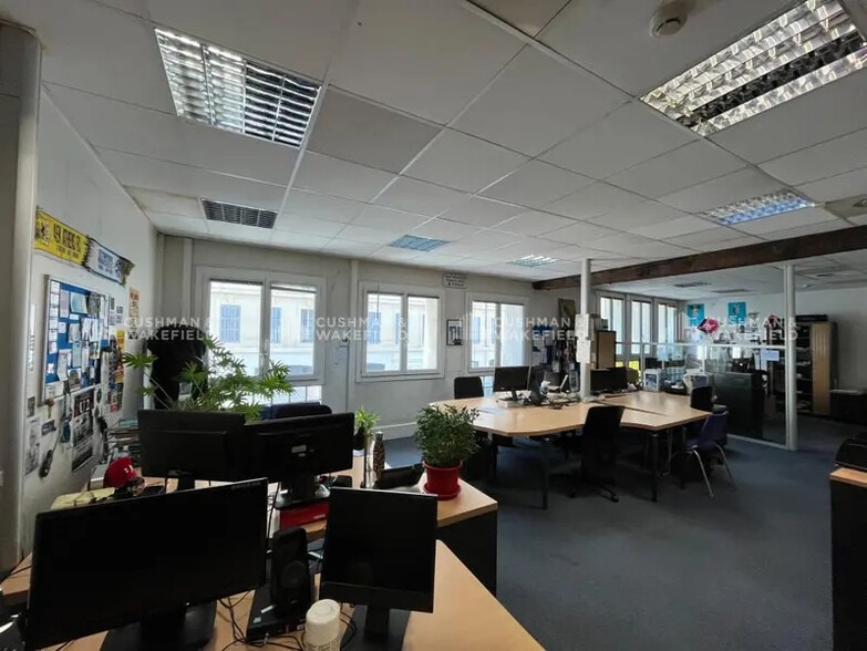 98 Rue De L'Eveche, Marseille à vendre - Photo intérieure - Image 2 de 17